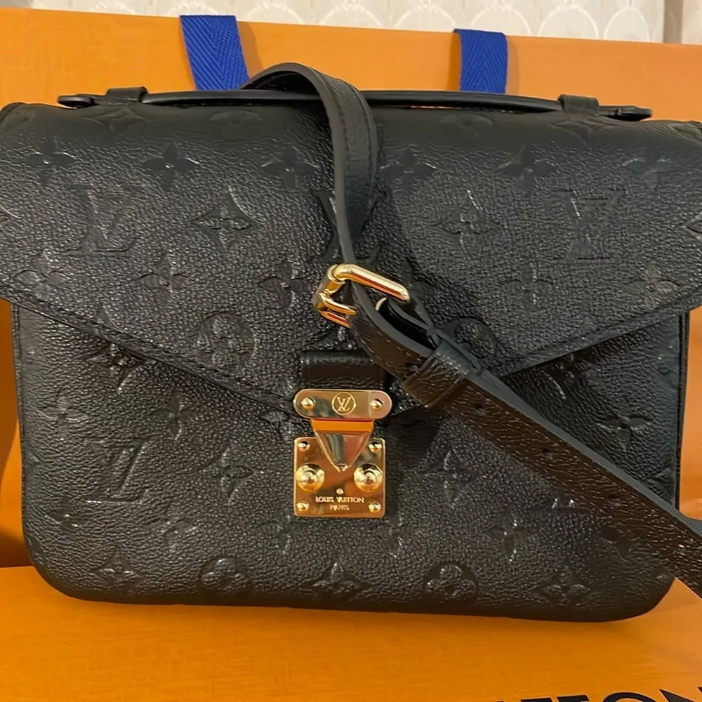 Louis Vuitton Black Pochette Métis Monogram
Empreinte Embossed Crossbody - Picture 2 of 15